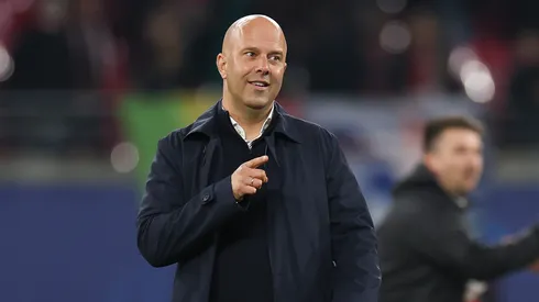 Arne Slot: técnico do Liverpool está atento ao mercado da bola (Foto: Maja Hitij/Getty Images)