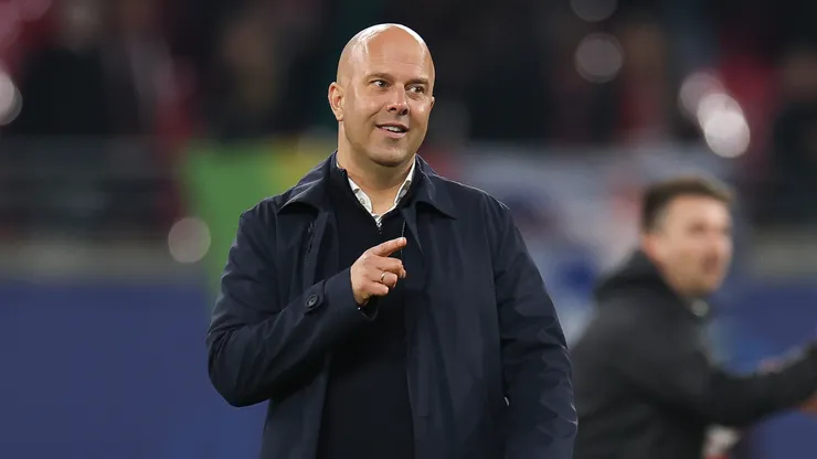 Arne Slot: técnico do Liverpool está atento ao mercado da bola (Foto: Maja Hitij/Getty Images)