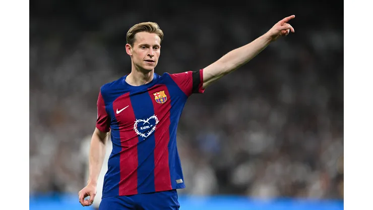 MADRID, SPAIN - APRIL 21: Frenkie de Jong of FC Barcelona reacts during the LaLiga EA Sports match between Real Madrid CF and FC Barcelona at Estadio Santiago Bernabeu on April 21, 2024 in Madrid, Spain. (Photo by David Ramos/Getty Images) (Photo by David Ramos/Getty Images)