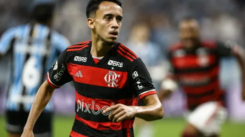 PORTO ALEGRE, BRAZIL – SEPTEMBER 22: Matheus Goncalves of Flamengo celebrates after scoring the team´s first goal during the match between Gremio and Flamengo as part of Brasileirao 2024 at Arena do Gremio on September 22, 2024 in Porto Alegre, Brazil. (Photo by Pedro H. Tesch/Getty Images)