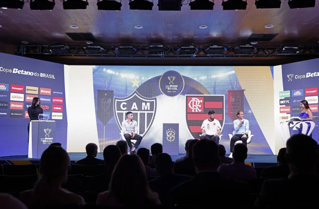 Filipe Luís, Battaglia e Rossi no sorteio. foto: Foto: Rafael Ribeiro/CBF