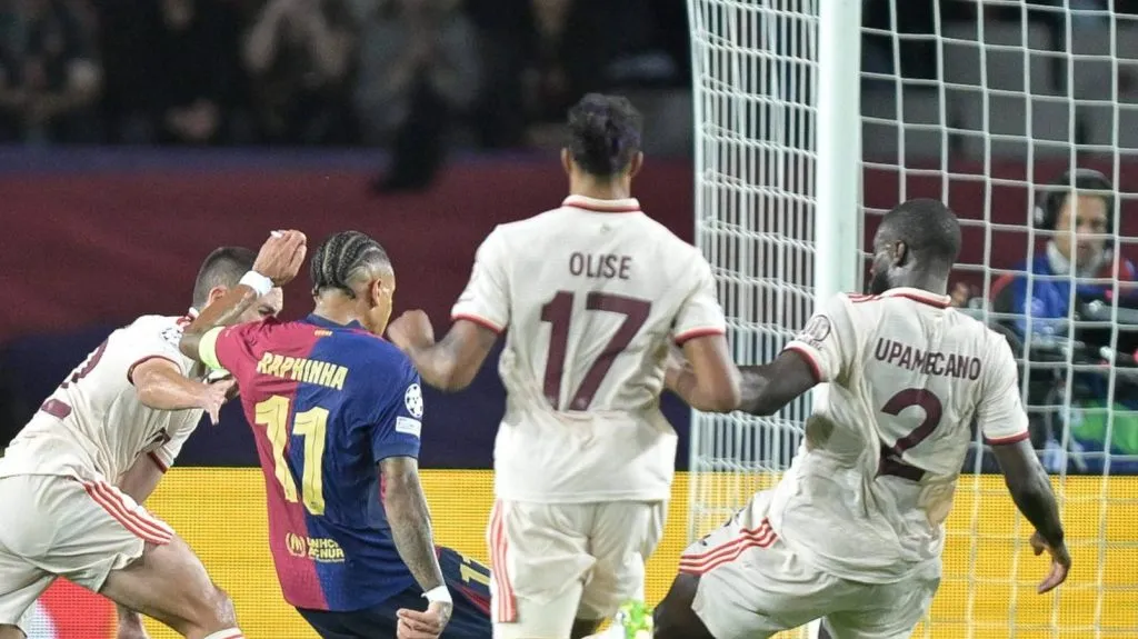 Raphinha momentos antes de marcar o hat-trick contra o Bayern de Munique