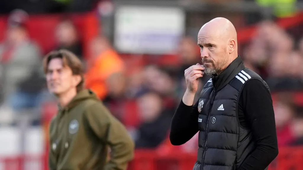 Erik ten Hag e Thomas Frank à beira do campo