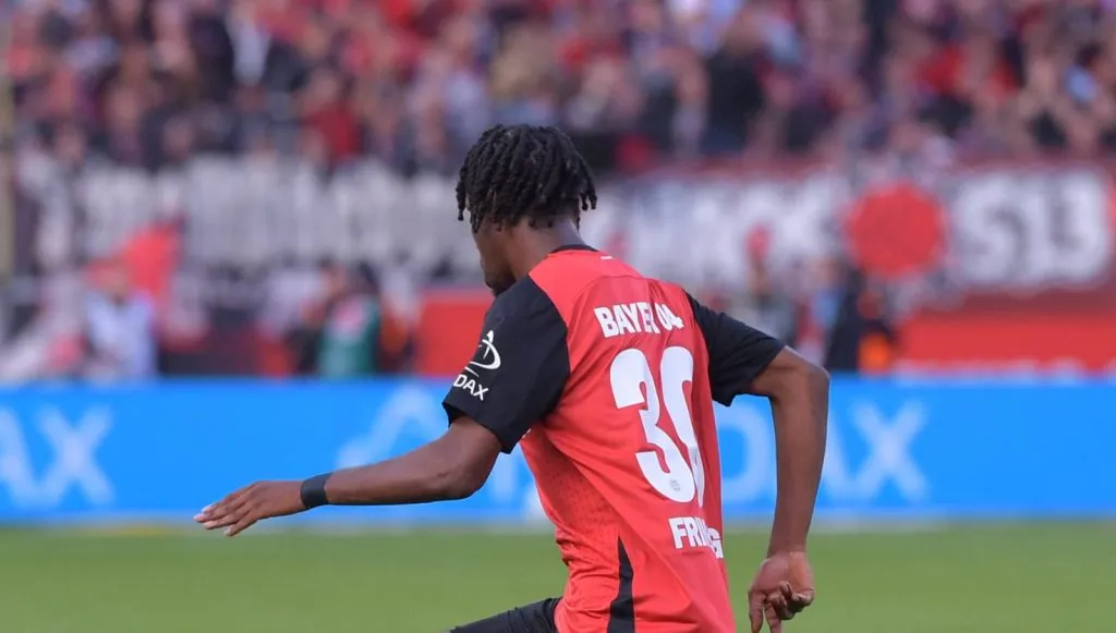 Jeremie Frimpong em ação contra o Eintracht Frankfurt