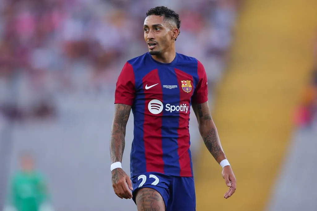 Raphinha em campo pelo Barça (Photo by Eric Alonso/Getty Images)