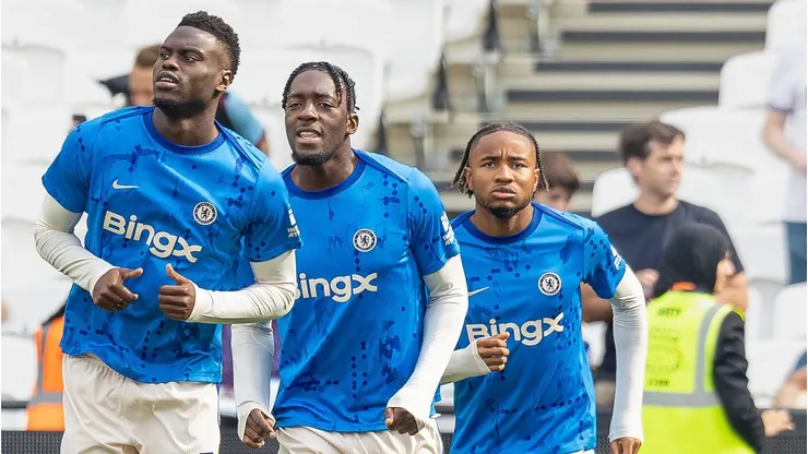 Com Benoit Badiashile e Axel Disasi em baixa, a equipe londrina planeja se fortalecer, mas enfrenta concorrência pesada de Liverpool e Manchester United, que também estão de olho em Silva. (Foto: IMAGO / Pro Sports Images)
