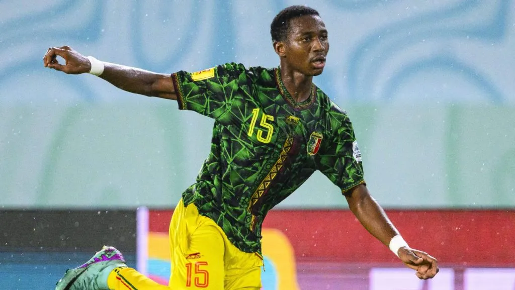 Baye Coulibaly, jovem promessa do futebol maliano, está atraindo o interesse de grandes clubes europeus, como Real Madrid, Arsenal e Atlético de Madrid. (Foto: IMAGO / justpictures.ch)