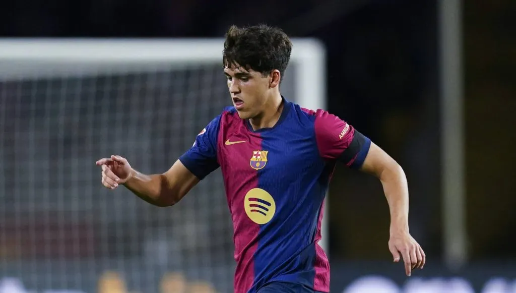 Pau Cubarsí em ação contra o Sevilla