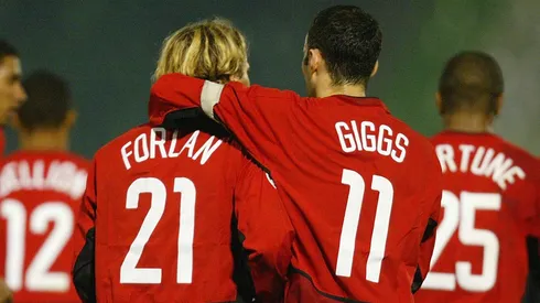 Jogadores do Manchester United comemoram gol marcado.