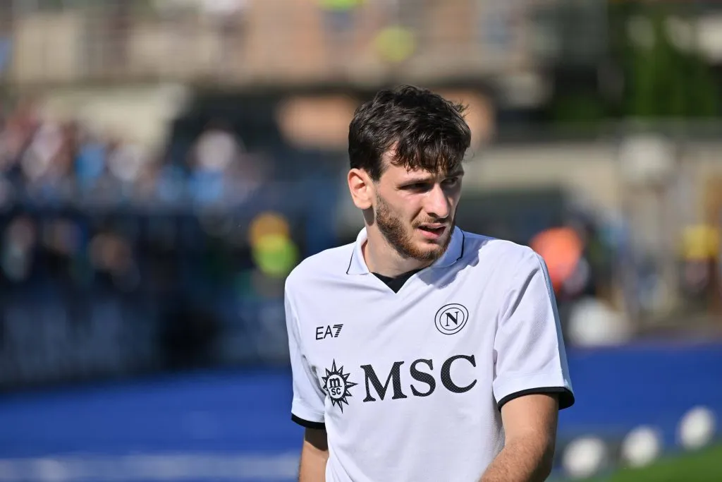 Khvicha Kvaratskhelia é alvo do Manchester City, mas deve renovar com o Napoli. foto: IMAGO /&nbsp;Italy Photo Press