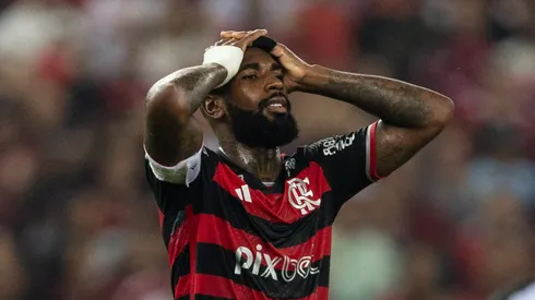 Gerson lamenta lance perdido com a camisa do Flamengo.