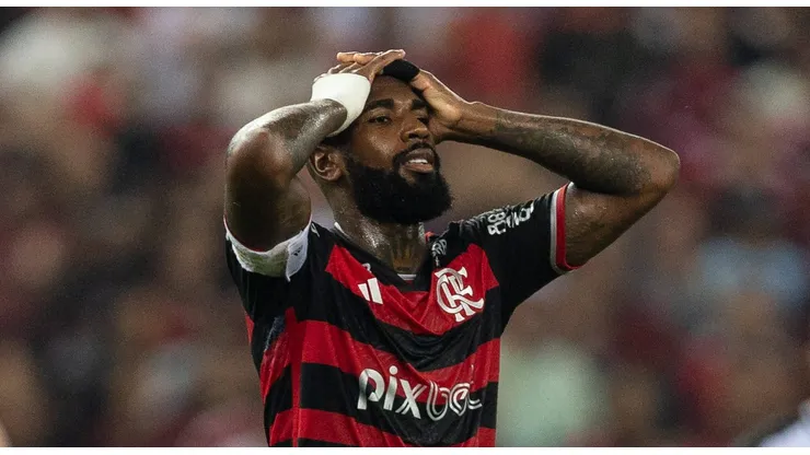 Gerson lamenta lance perdido com a camisa do Flamengo.