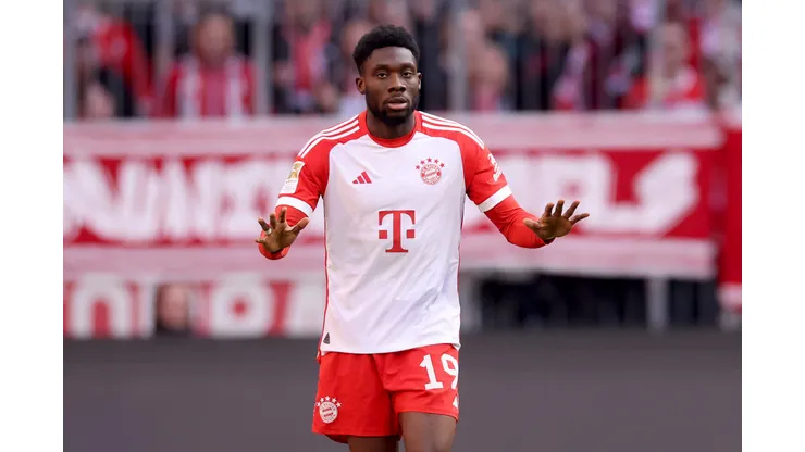 Davies decide sair do Bayern em definitivo. Foto: Alexander Hassenstein/Getty Images