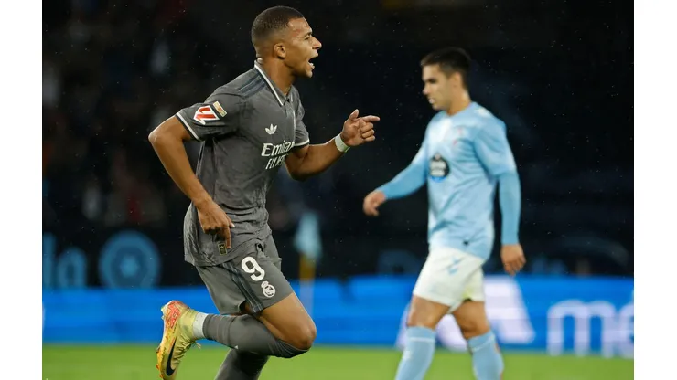Mbappé comemora seu gol na vitória do Real Madrid sobre o Celta de Vigo, no dia 19 de outubro de 2024. (Associated Press / Alamy Stock Photo)