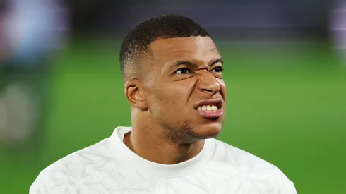 Mbappé é assunto com Ancelotti. Foto: Florencia Tan Jun/Getty Images