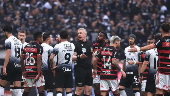 Fanáticos pelo Corinthians repercutem a eliminação para o Flamengo