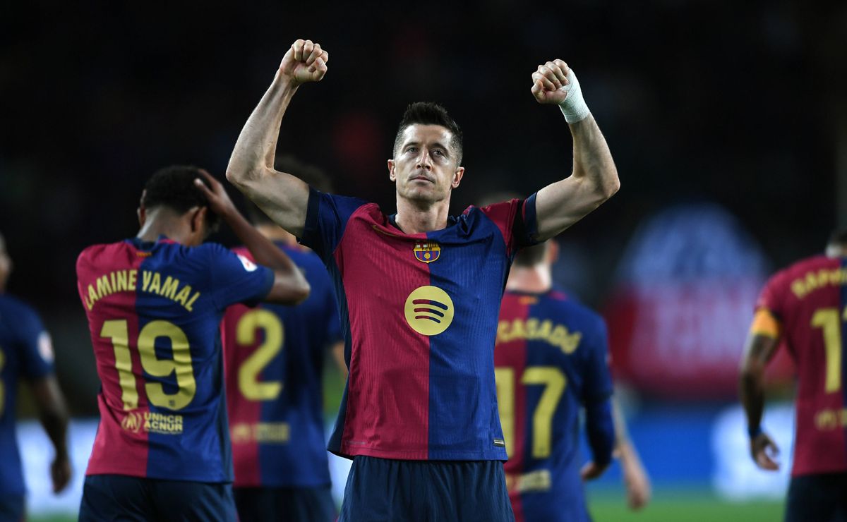 Barcelona goleia o Sevilla com show de Robert Lewandowski