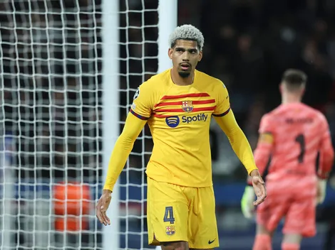 Barcelona se prepara para defender Ronald Araújo de assédio inglês