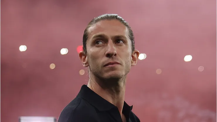 Flamengo encaminha primeira contratação de 2025 após pedido de Filipe Luís.