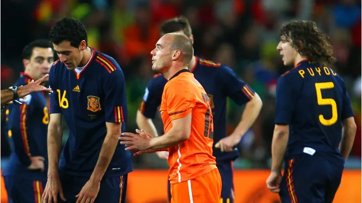 Wesley Sneijder, ex-jogador do Real Madrid, relembrou momentos marcantes de seus confrontos com Sergio Busquets em uma entrevista. (Foto: Lars Baron/Getty Images)