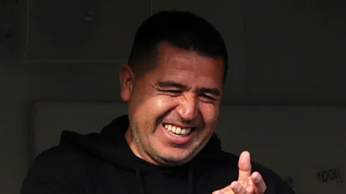 Enquanto Riquelme mantém as portas abertas para o futuro, a torcida segue esperançosa por uma nova tentativa no meio do ano. (Foto: Daniel Jayo/Getty Images)