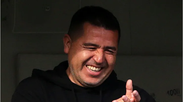 Enquanto Riquelme mantém as portas abertas para o futuro, a torcida segue esperançosa por uma nova tentativa no meio do ano. (Foto: Daniel Jayo/Getty Images)