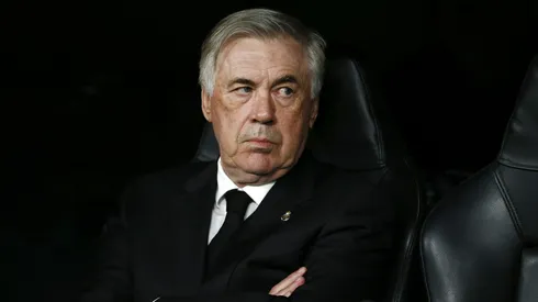 Carlo Ancelotti no banco de reservas do Real Madrid.