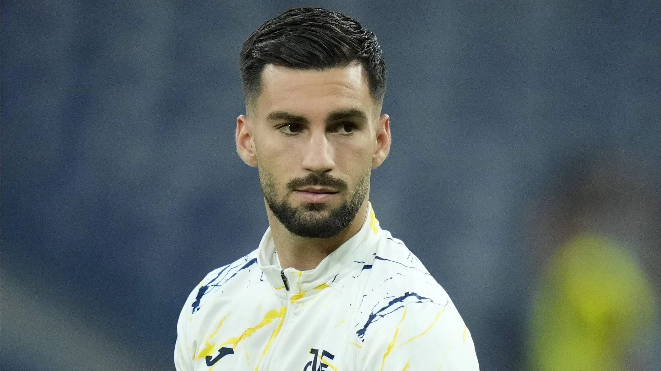 Álex Baena, em ação pelo Villarreal. Jogador é alvo do Barcelona e ele gostaria de atuar com Hansi Flick. Foto: IMAGO / Pressinphoto