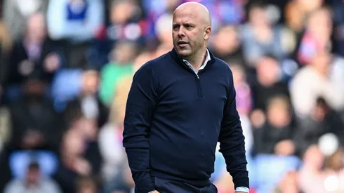 Arne Slot em partida pelo Liverpool