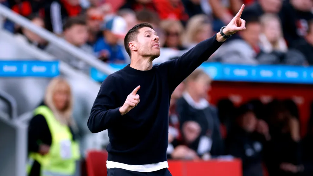 Xabi Alonso em partida pelo Bayer Leverkusen (FOTO: IMAGO / Laci Perenyi)