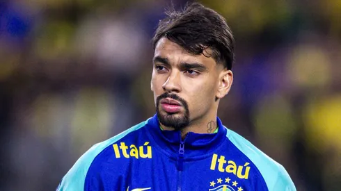 Lucas Paquetá com a camisa da Seleção Brasileira.