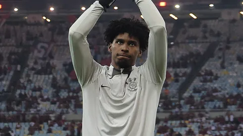 Venda do goleiro é polêmica entre Flamengo e Corinthians (Foto: Wagner Meier/Getty Images)