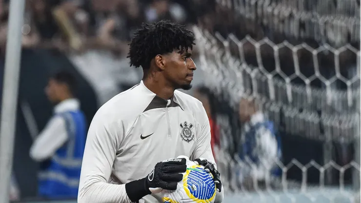 Corinthians pagará nova multa de Hugo Souza para o Flamengo.