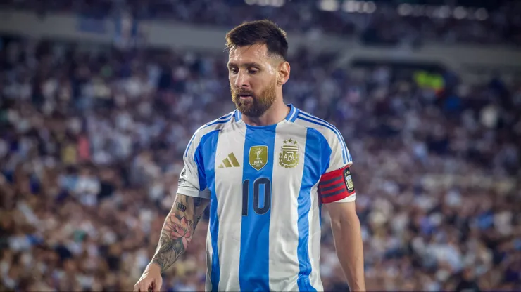 Messi com a camisa da Argentina durante as Eliminatórias da Copa do Mundo 2026.