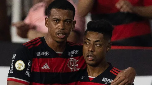 Rival do futebol brasileiro tenta acordo para tirar atacante do Flamengo. (Foto: Imago)