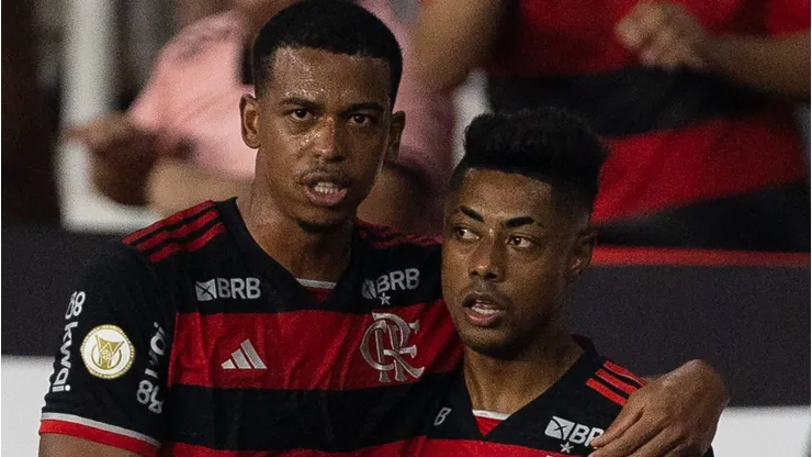 Rival do futebol brasileiro tenta acordo para tirar atacante do Flamengo. (Foto: Imago)