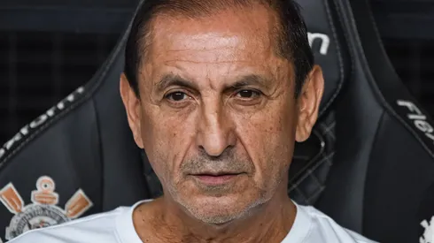 Ex-Corinthians, Fábio Santos acredita no potencial de Matheus Bidu.