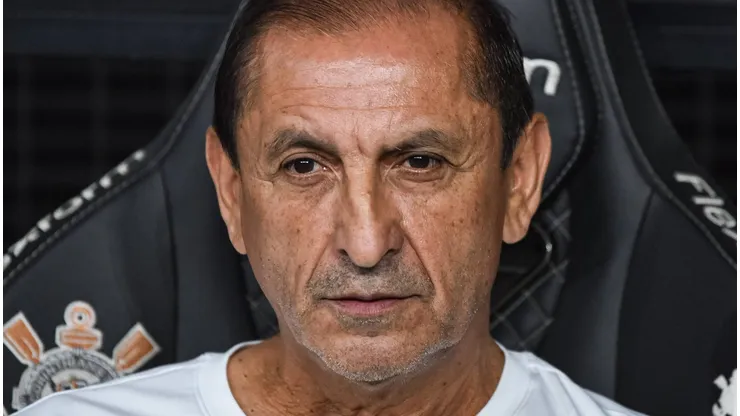 Ex-Corinthians, Fábio Santos acredita no potencial de Matheus Bidu.