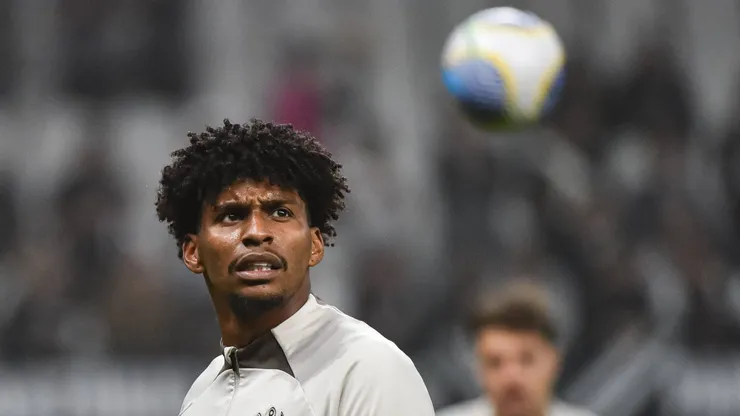 Hugo Souza com a camisa do Corinthians