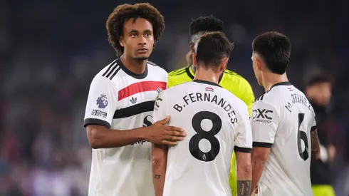 Jogadores do Manchester United na saída do gramado.