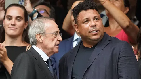 Florentino Pérez e Ronaldo conversam em jogo do Real Madrid.