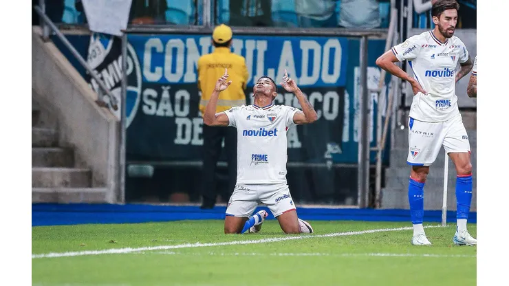Hércules comemora seu gol no duelo entre Grêmio e Fortaleza, no dia 05 de outubro de 2024. (Sipa US / Alamy Stock Photo)