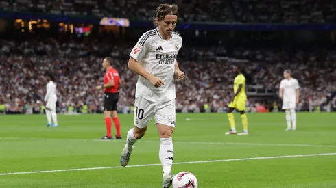 Modric, do Real Madrid, se prepara para cobrar escanteio contra o Villarreal (Foto: Gonzalo Arroyo Moreno/Getty Images)