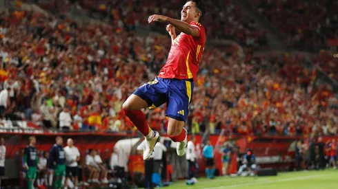 Zubimendi durante a comemoração de seu gol, que garantiu a vitória da Espanha sobre a Dinamarca, no dia 12 de outubro de 2024. (Aflo Co. Ltd. / Alamy Stock Photo)