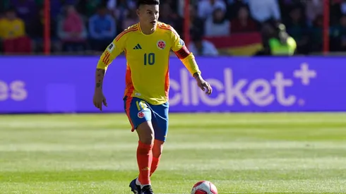 James Rodriguez em ação no confronto entre Bolívia e Colômbia, no dia 10 de outubro de 2024. (Associated Press / Alamy Stock Photo)