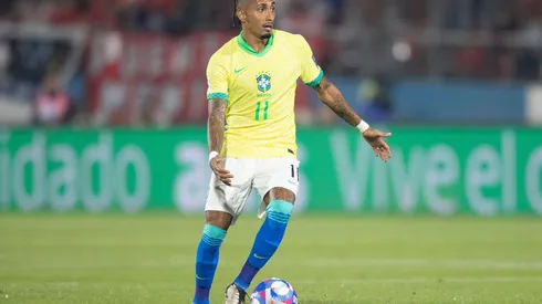 Raphinha durante o duelo entre Chile e Brasil, no dia 10 de outubro de 2024. (Associated Press / Alamy Stock Photo)