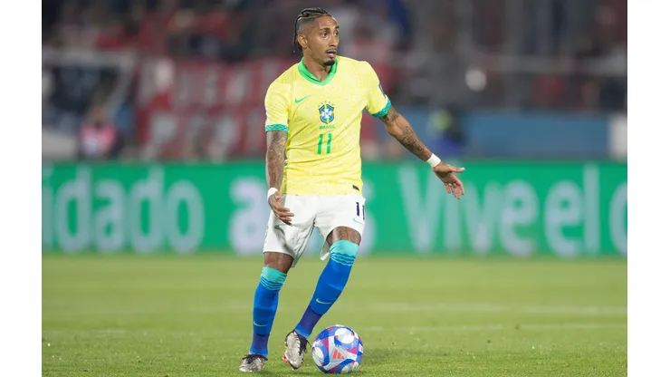 Raphinha durante o duelo entre Chile e Brasil, no dia 10 de outubro de 2024. (Associated Press / Alamy Stock Photo)