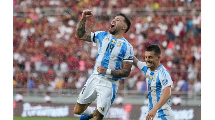 Nicolás Otamendi está no centro de uma decisão crucial sobre seu futuro. (Associated Press / Alamy Stock Photo)