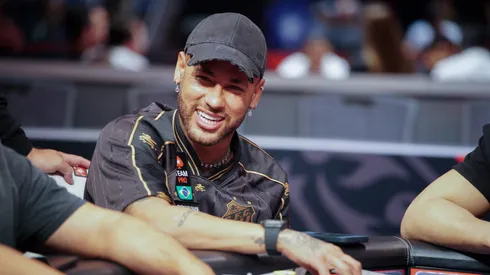 Neymar Jr vestindo a camisa do Santos