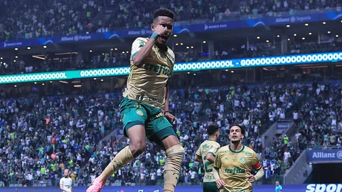 Estêvão em partida pelo Palmeiras